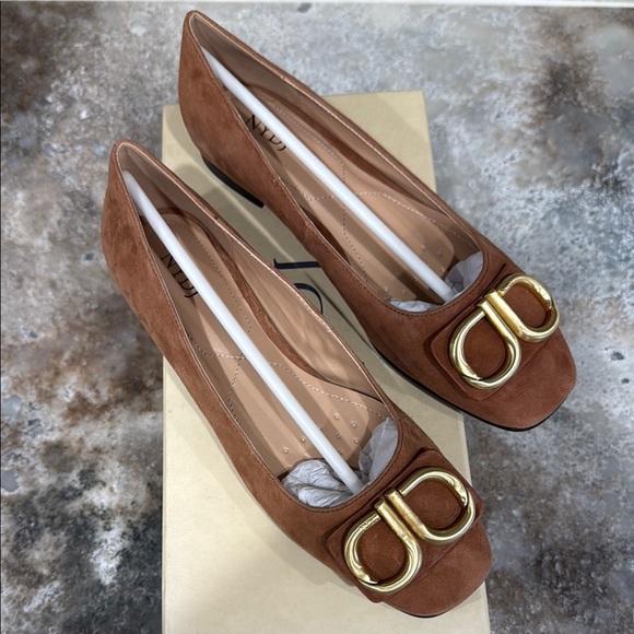 NYDJ Brown and Gold Flats with Timeless Design - Picture 2 of 2